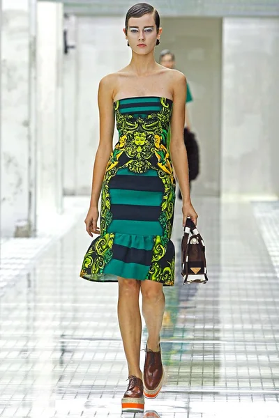 Look 11